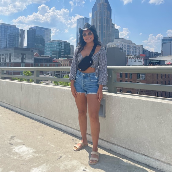 Meet your Posher, Jessica - Picture 1 of 1